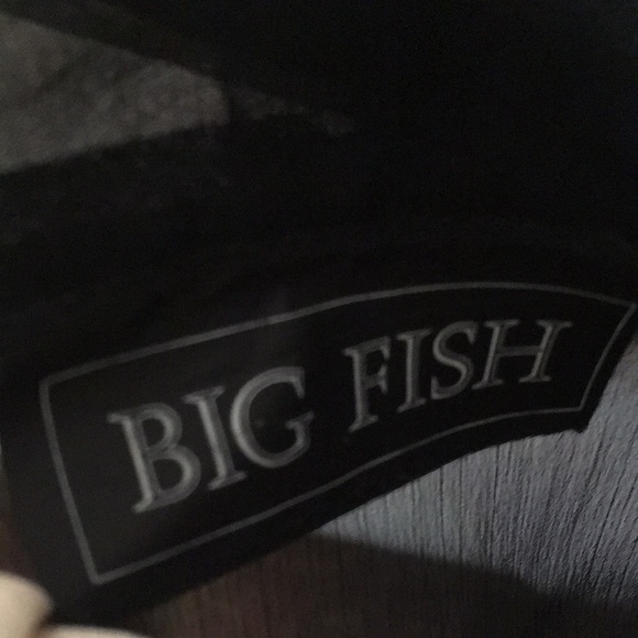 Big Fish sheer shoulder wrap - Picture 5 of 5